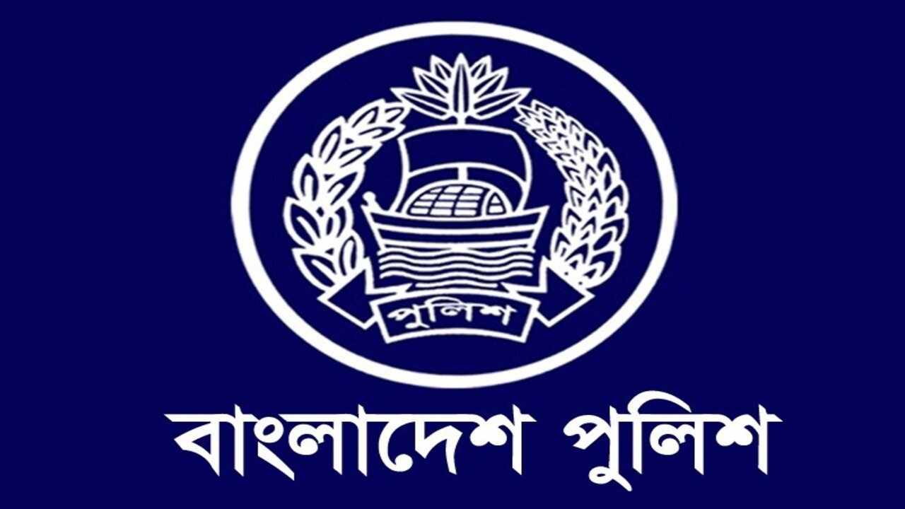 নতুন পোশাকে ‘ইমেজ সংকট’ কাটাতে চায় বাংলাদেশ পুলিশ