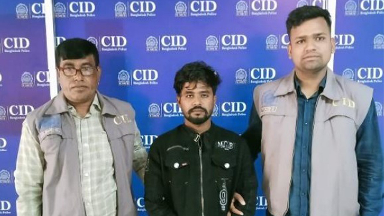 অনলাইন প্রতারণায় গ্রেপ্তার ১