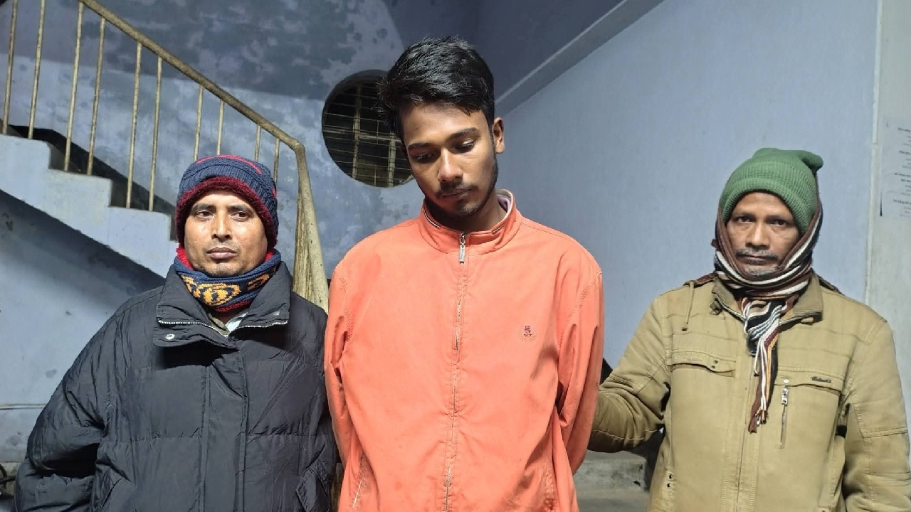 চবিতে অস্ত্রসহ নিষিদ্ধ ছাত্রলীগ কর্মী আটক