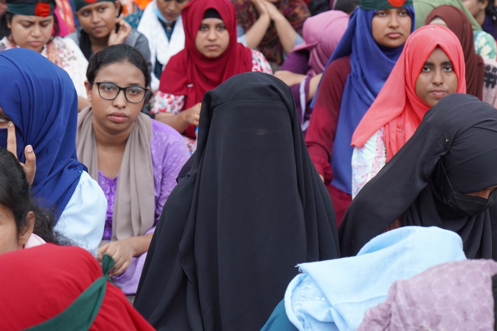 গত দুই দশকে বাংলাদেশের বিশ্ববিদ্যালয়গুলো ক্যাম্পাসে হিজাব খুব সাধারণ দৃশ্য হয়েছে উঠেছে