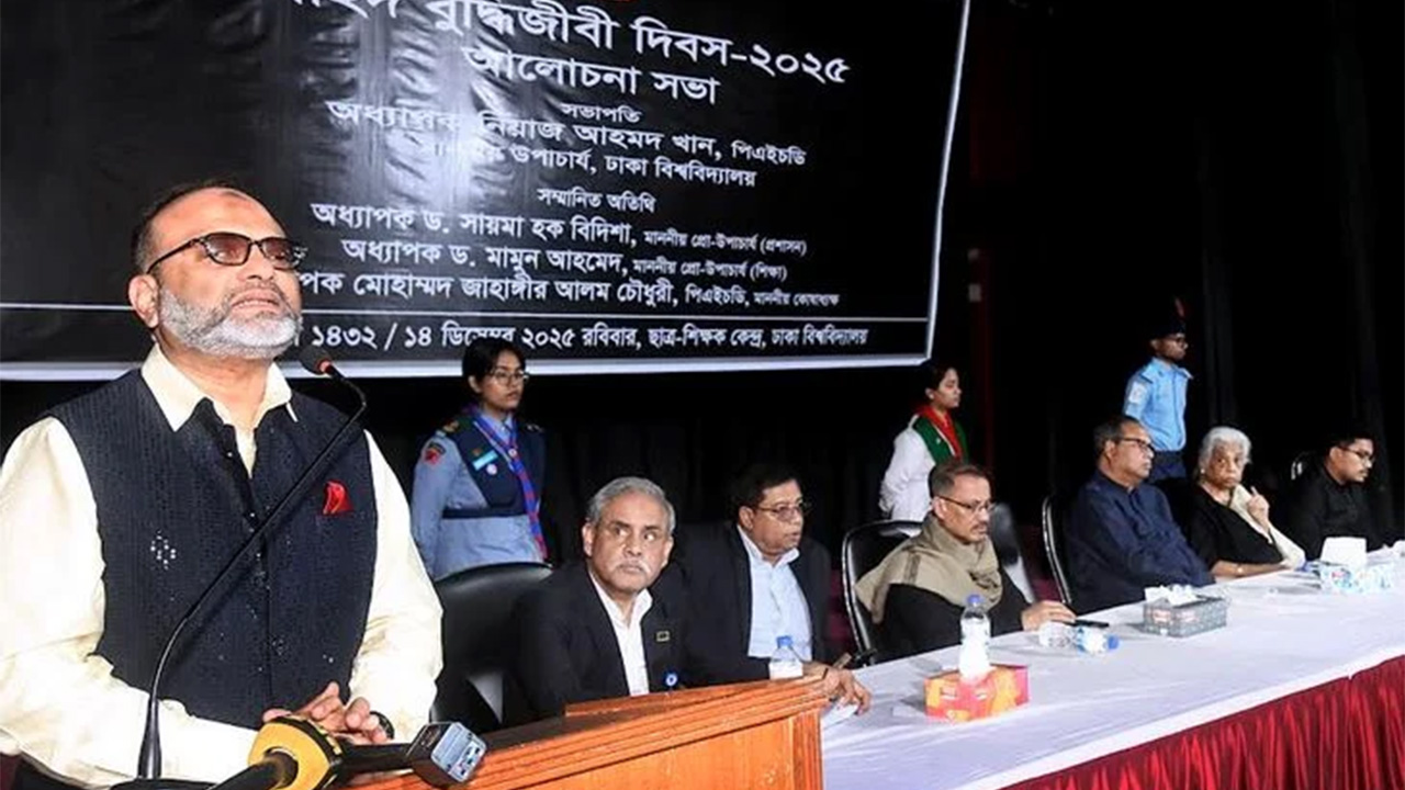 ঐতিহাসিক ঘটনা নিয়ে বিভাজন সৃষ্টির রাজনীতি চলছে: ঢাবি উপাচার্য