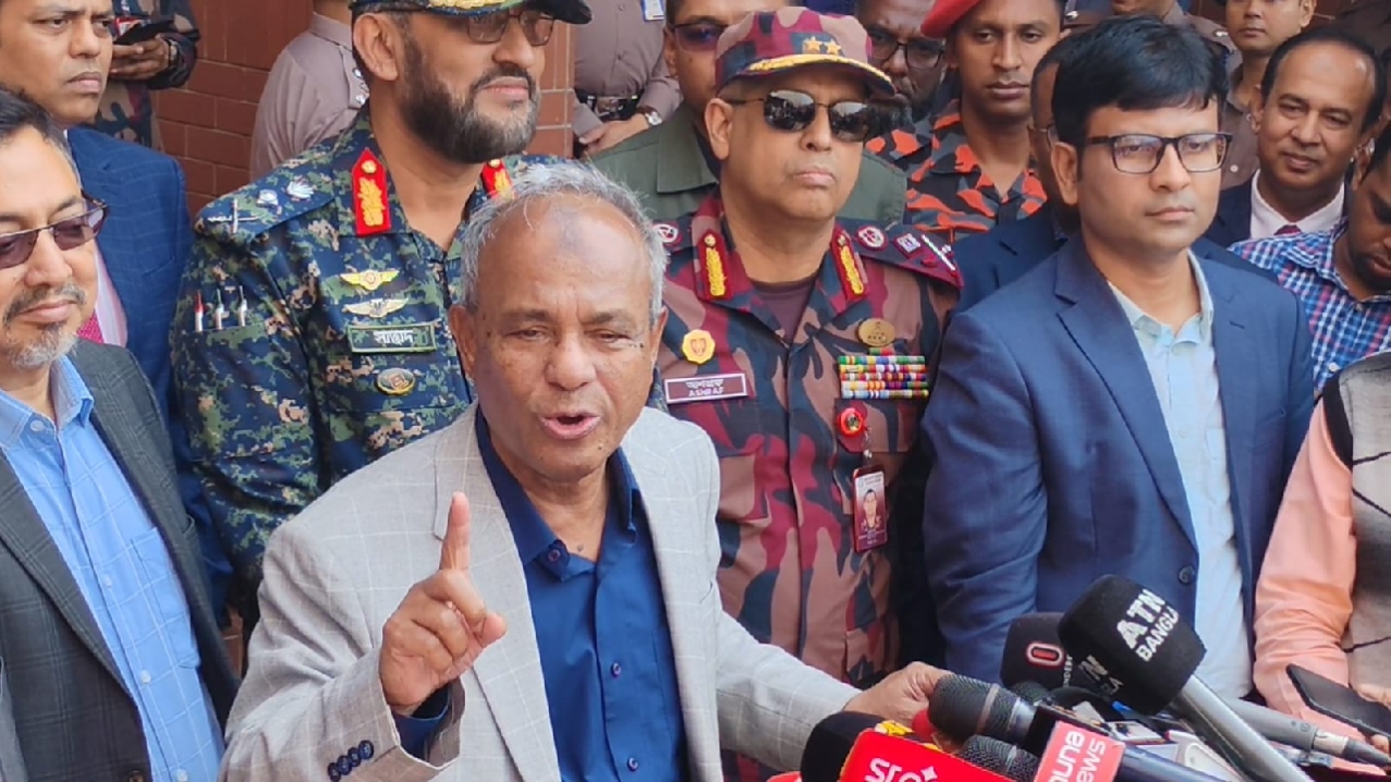 প্রশাসনের একপাক্ষিক আচরণের অভিযোগ রাজনৈতিক: স্বরাষ্ট্র উপদেষ্টা