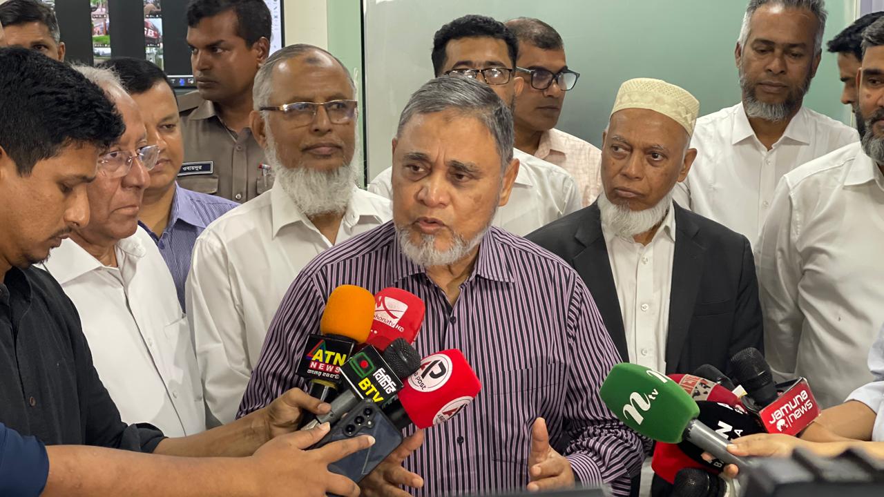 সংবিধান সংস্কার পরিষদের শপথ বিতর্ক, ‘চুপ’ সিইসি