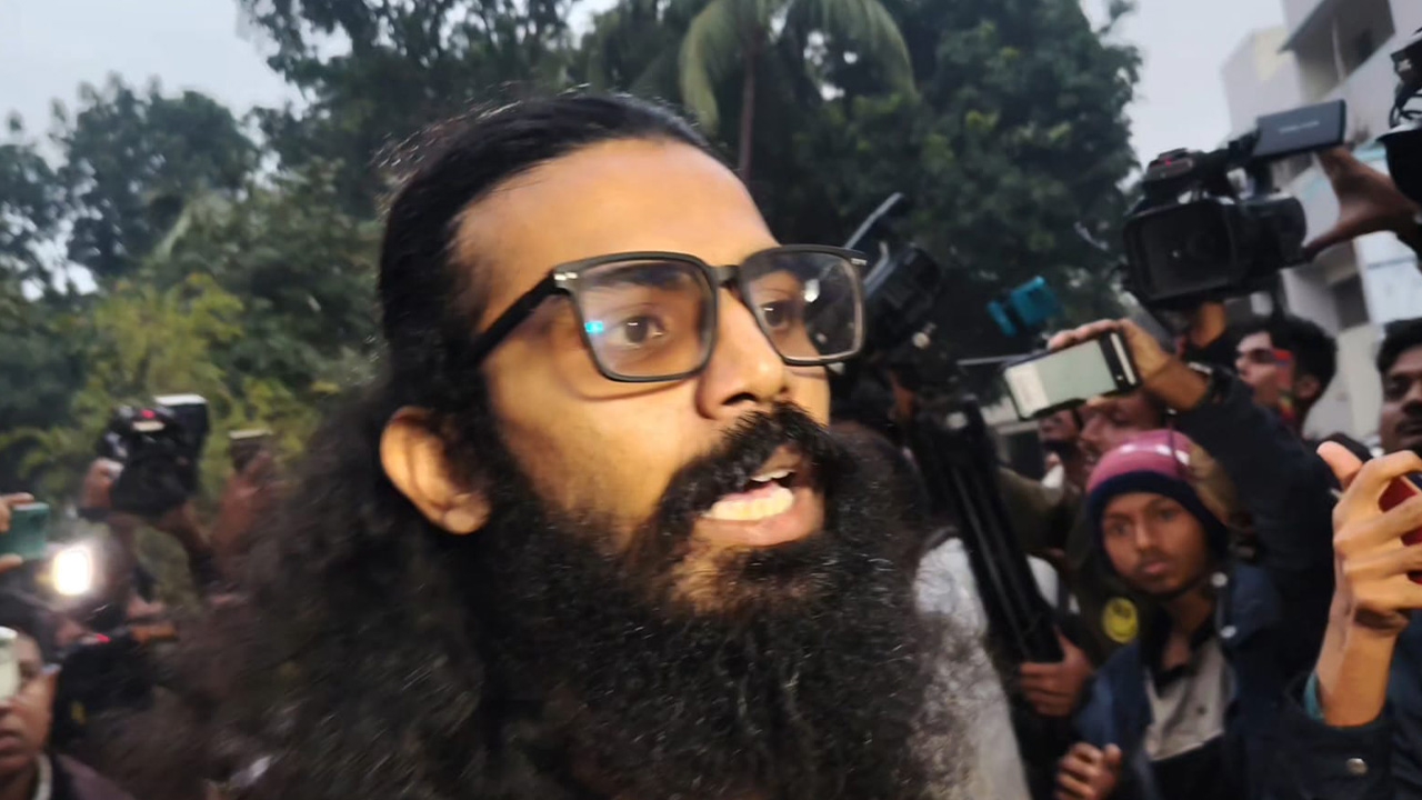 সাংবাদিককে তালাবদ্ধ করার হুমকি বৈষম্যবিরোধী ছাত্র আন্দোলনের নেতার