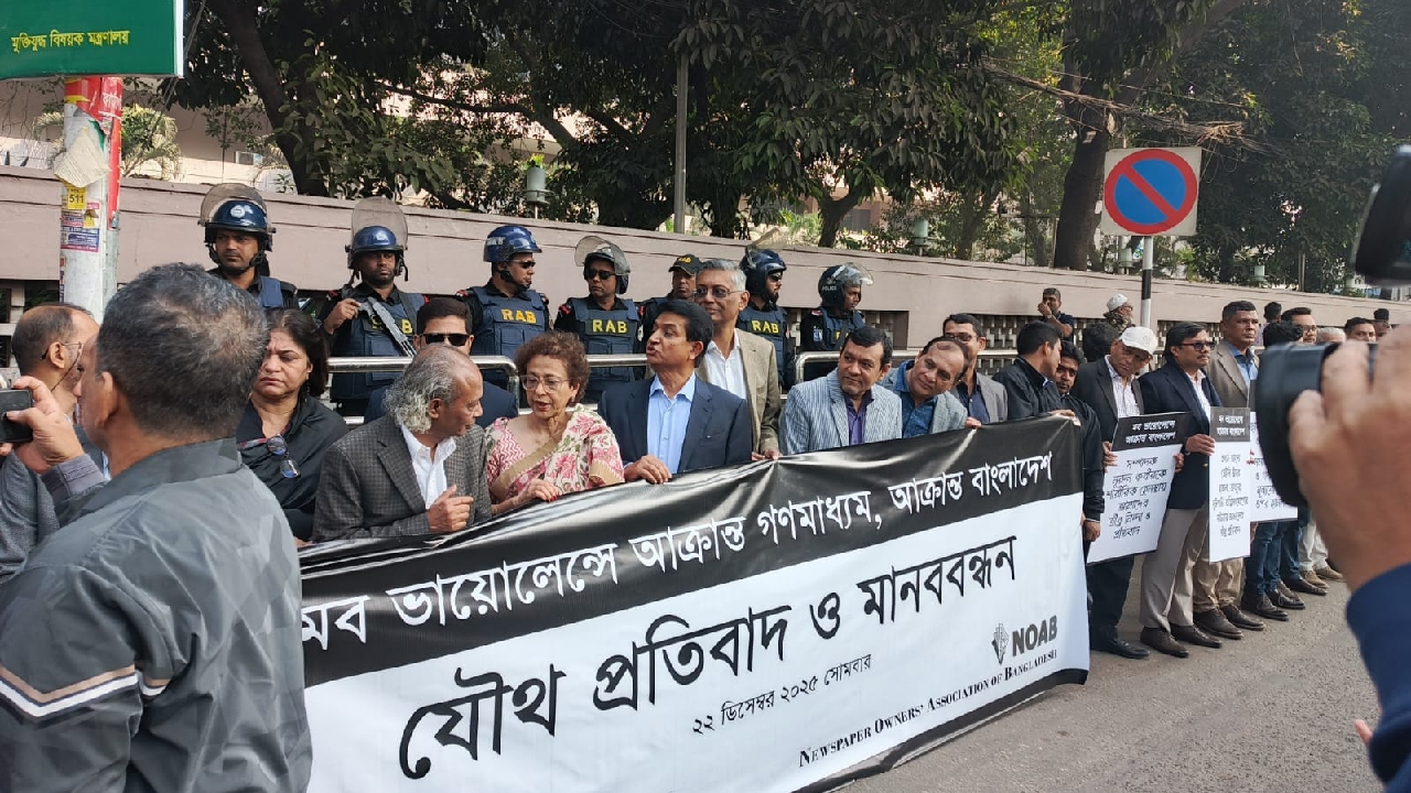 মব ভায়োলেন্স প্রতিরোধে ব্যর্থ অন্তর্বর্তী সরকার: এ কে আজাদ