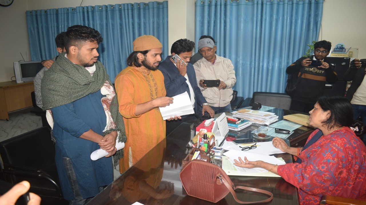 আ. লীগের দোসররা ক্যাম্পাসে ঢুকলে জোহা চত্বরে বেঁধে রাখা হবে: রাকসু জিএস