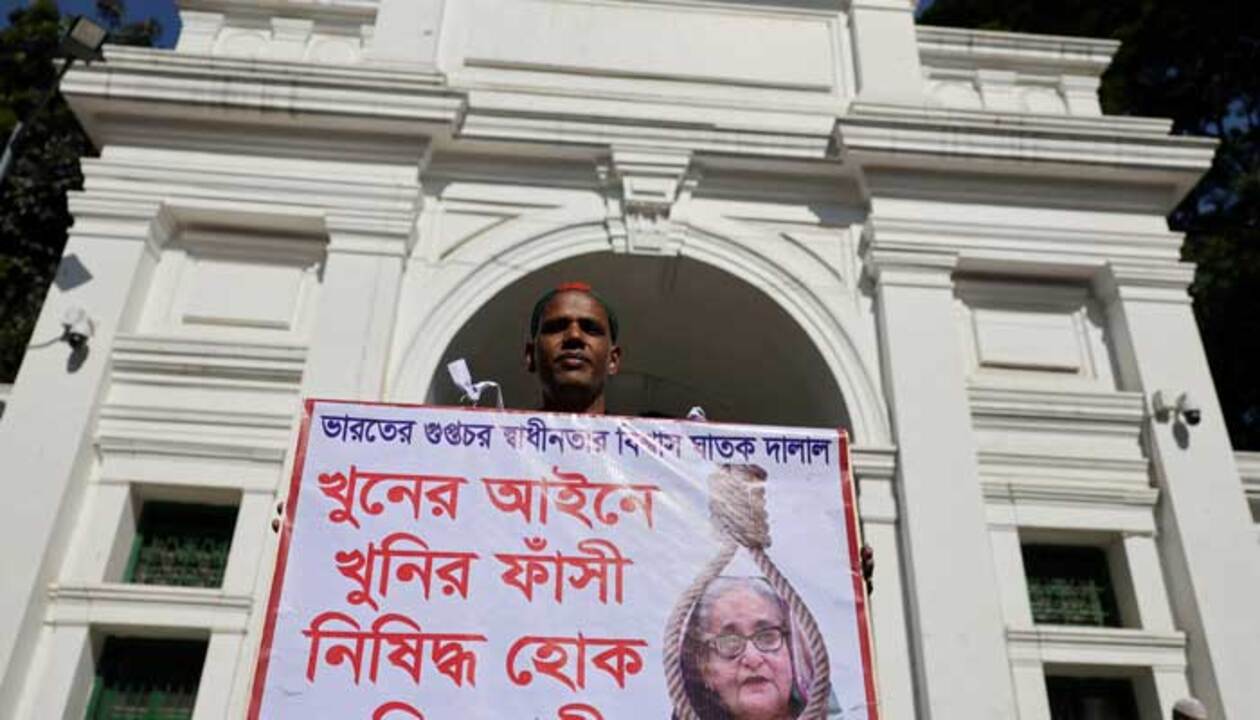 পাঁচ মিনিটে পুড়িয়ে হত্যার ঘটনায় রায় দিতে লেগেছে দেড় বছর: শহীদ সাজ্জাতের মা