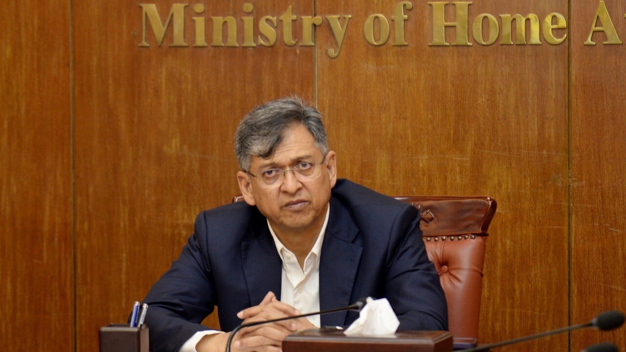 তবে কি ইন্টেরিমের মতো জঙ্গিবাদ সমস্যাকে অস্বীকার করছেন স্বরাষ্ট্রমন্ত্রী?