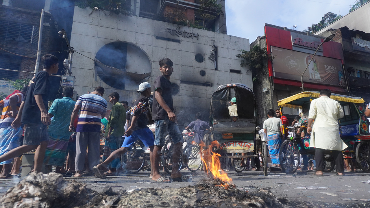 আওয়ামী লীগ ‘নিষিদ্ধ’ থাকায় বিএনপির কী লাভ