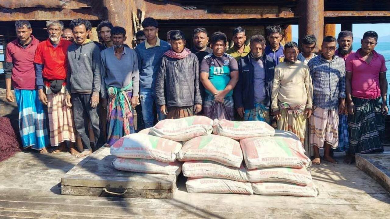 মিয়ানমারে পাচারকালে ১৫০০ বস্তা সিমেন্টসহ আটক ২২