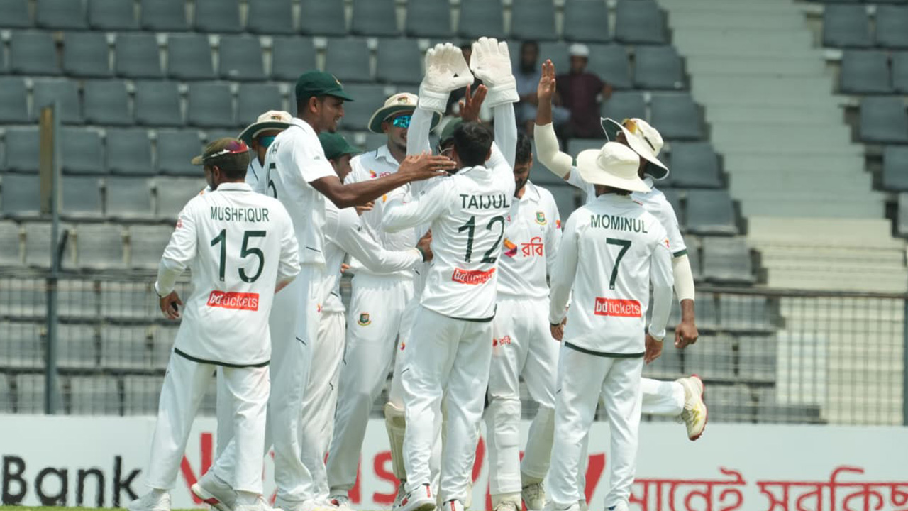 ৪ দিনেই জয়ের পথে বাংলাদেশ