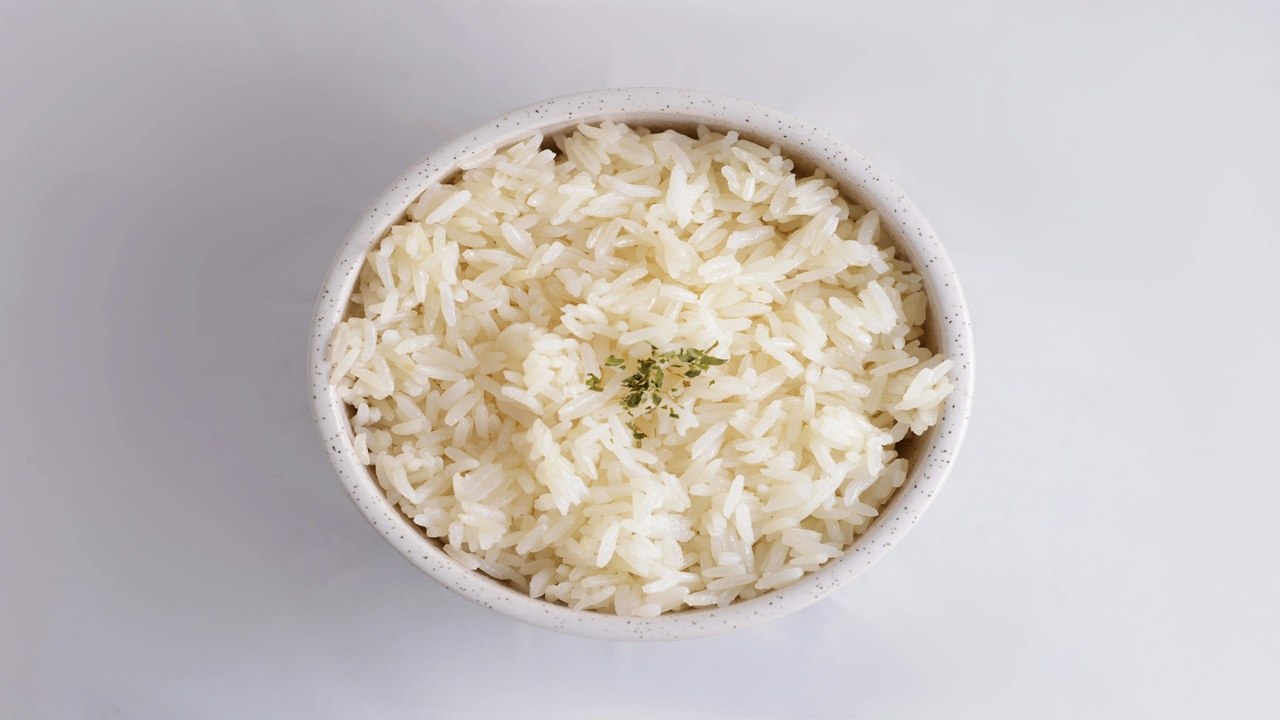 বাসি ভাত গরম করে খেয়ে বিপদ ডেকে আনছেন না তো