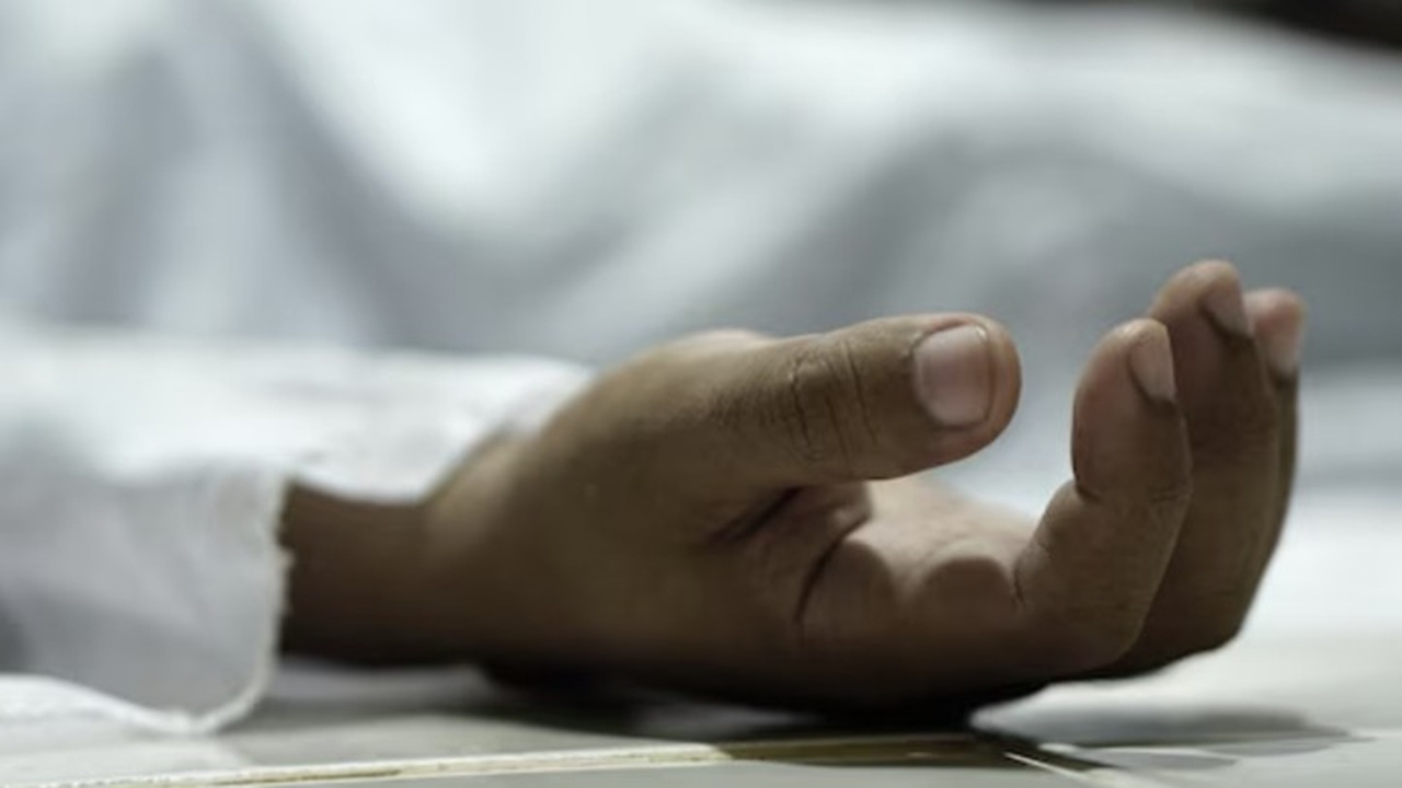 রাজধানীতে চলন্ত ট্রেনের ধাক্কায় একজনের মৃত্যু
