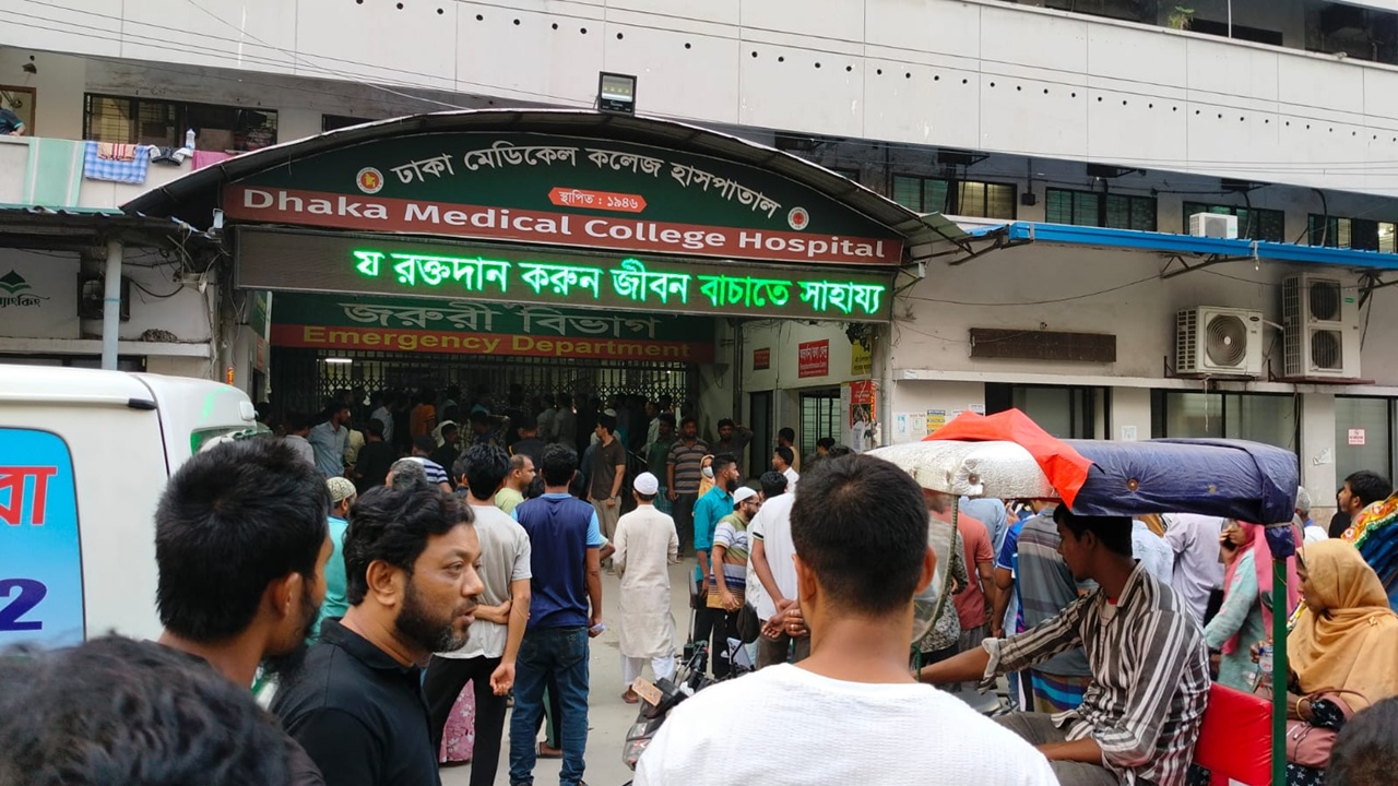 রাজধানীতে ছিনতাইকারীদের ছুরিকাঘাতে দুই ব্যবসায়ী আহত