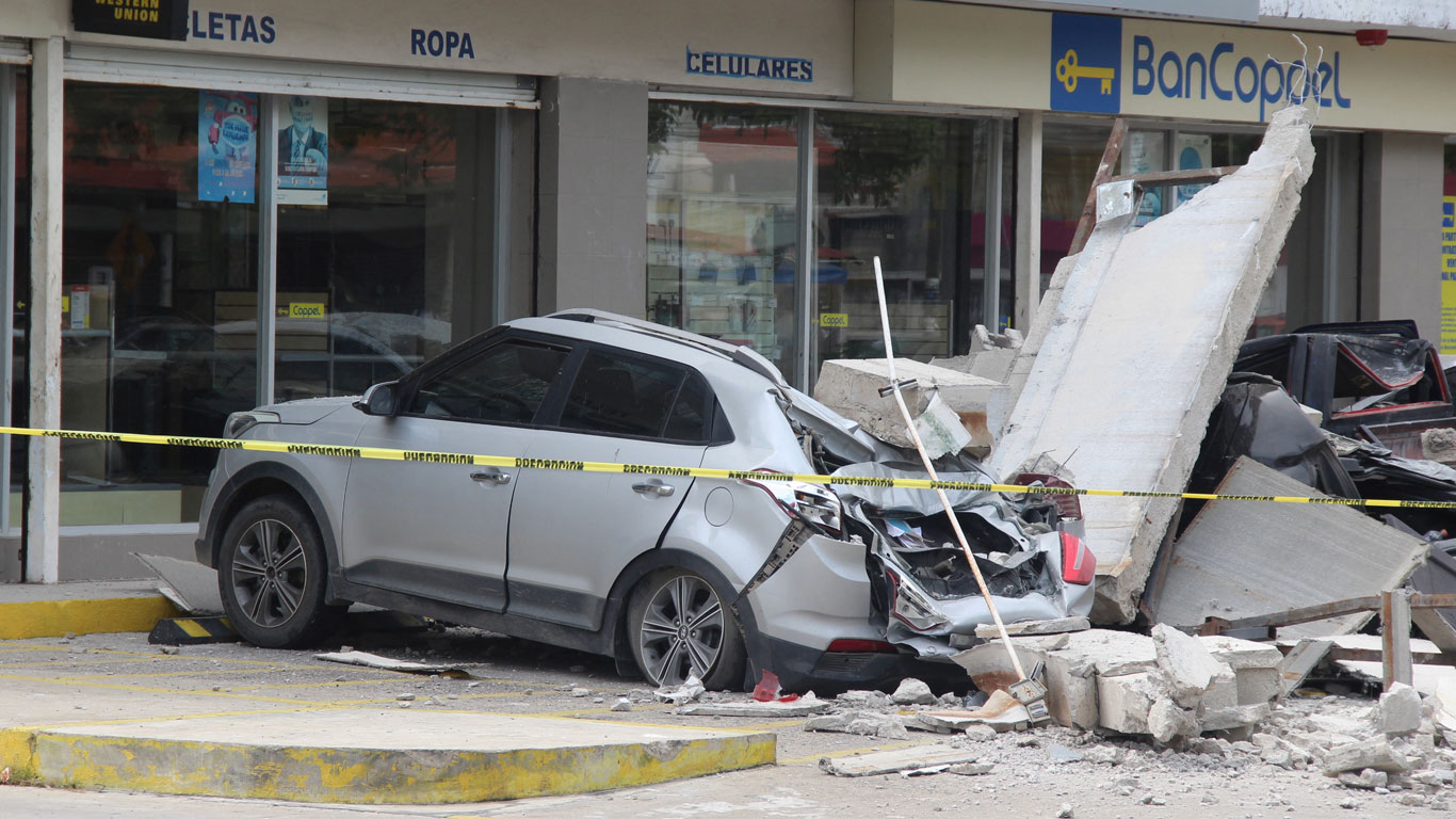 earthquake-mexico-car