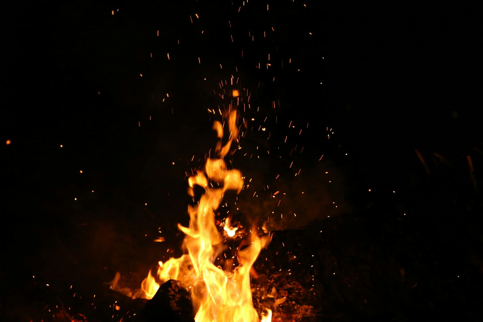তুরাগে বস্তিতে আগুন
