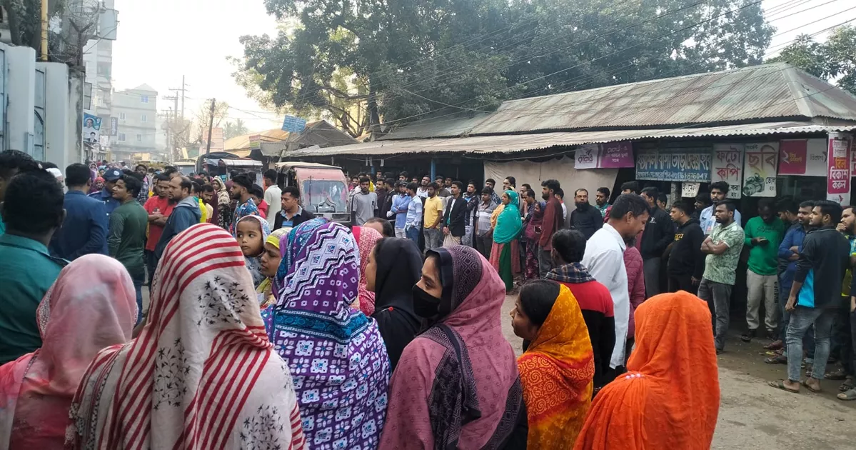 গাজীপুরে কারখানা বন্ধের প্রতিবাদে শ্রমিকদের বিক্ষোভ