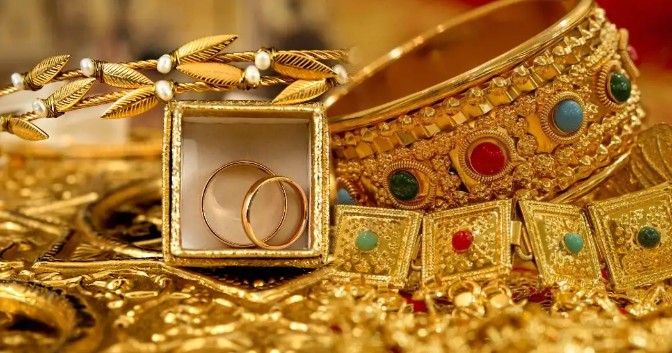 gold oranments