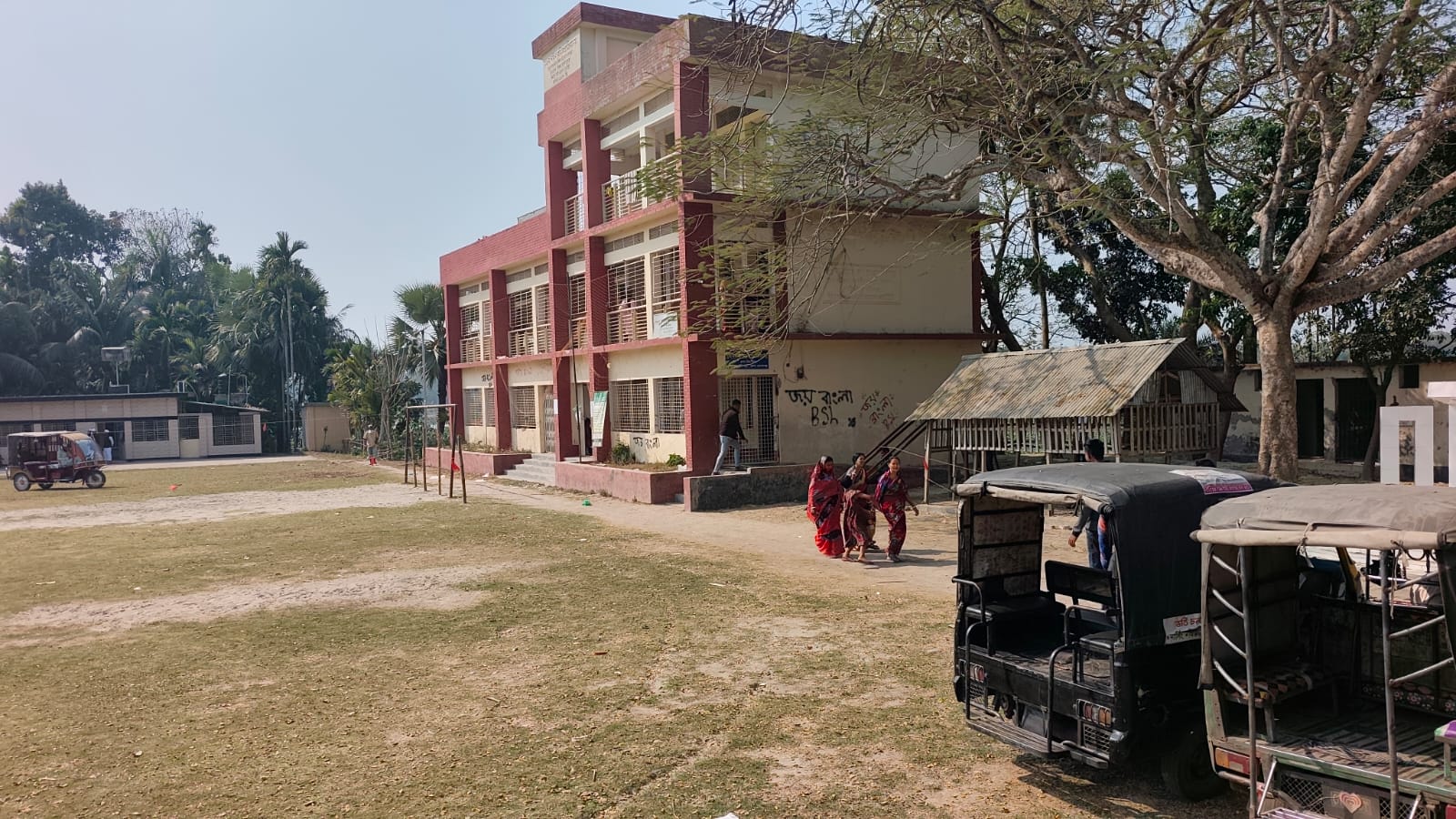 টুঙ্গিপাড়ায় ভোটার উপস্থিতি কেমন?
