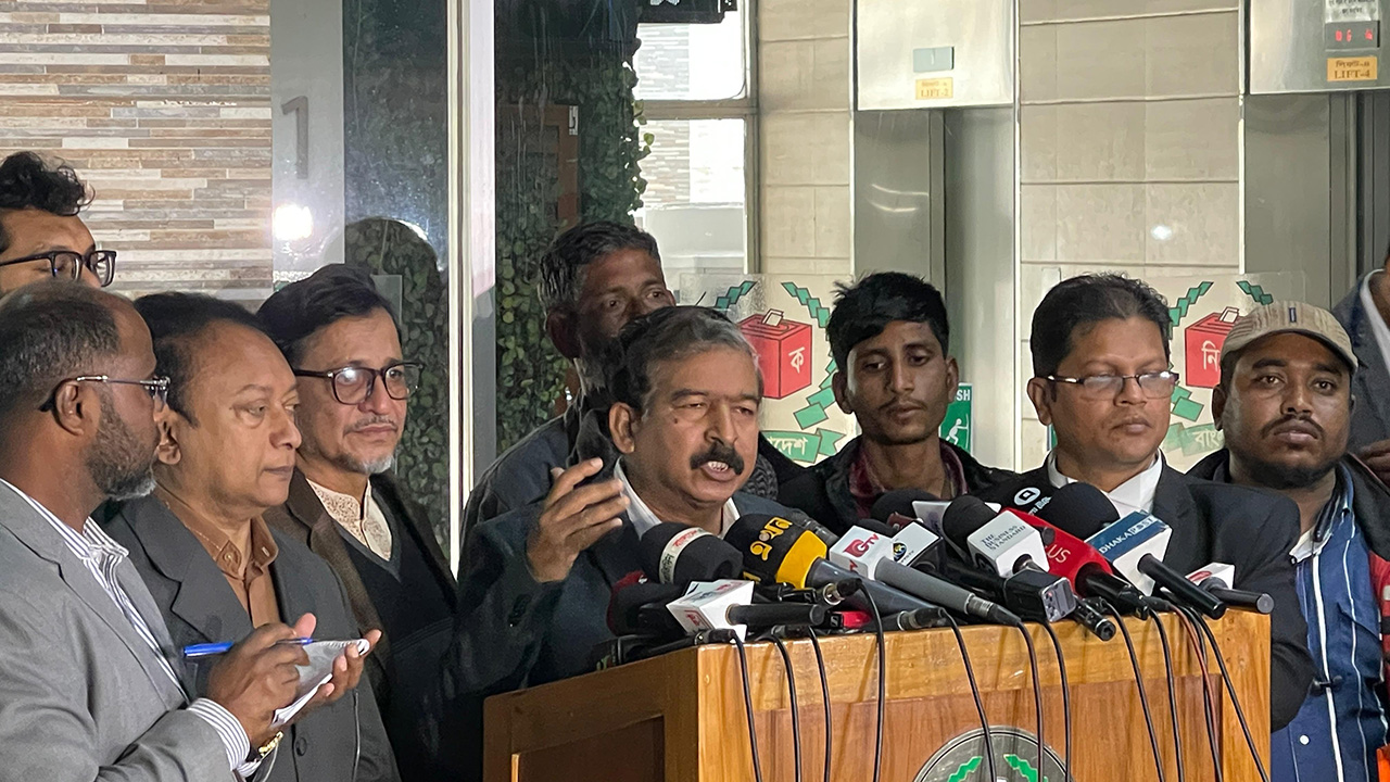 স্বতন্ত্র প্রার্থীদের ভোট থেকে বাদ দিতে কাজ হচ্ছে: হাসনাত কাইয়ূম