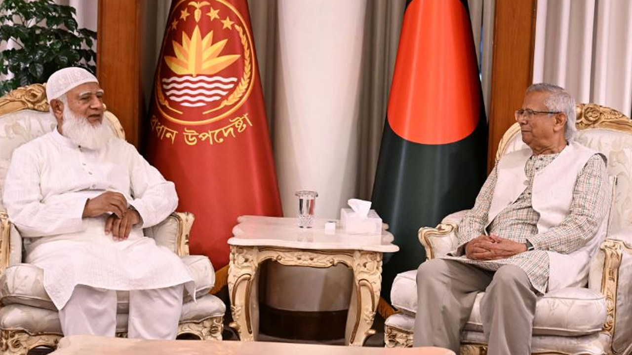 ‘মর্যাদাপূর্ণ’ ফলের জন্য জামায়াত আমিরকে প্রধান উপদেষ্টার অভিনন্দন