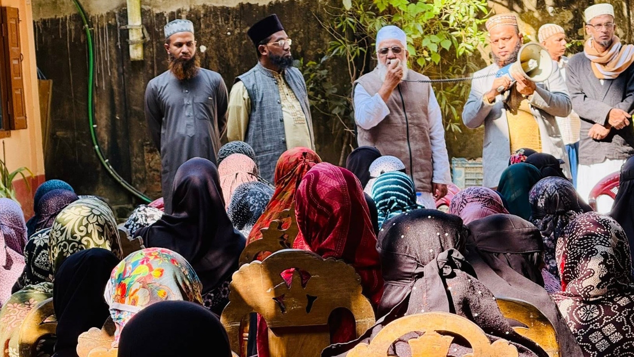 চট্টগ্রাম-১৫ (সাতকানিয়া-লোহাগাড়া) আসনে জামায়াতের প্রার্থী শাহজাহান চৌধুরী আগেও এই আসন থেকে দুবার সংসদ সদস্য হয়েছেন। এবারও আসনটি ধরে রাখতে তৎপর জামায়াত।