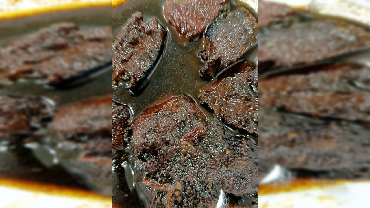 কালো রংয়ের ভুনা মানেই কি ‘কালা ভুনা’
