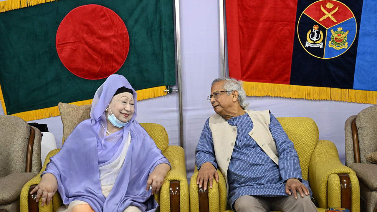 সেনাকুঞ্জের অনুষ্ঠানে খালেদা জিয়া, প্রধান উপদেষ্টার সঙ্গে একান্তে আলাপ