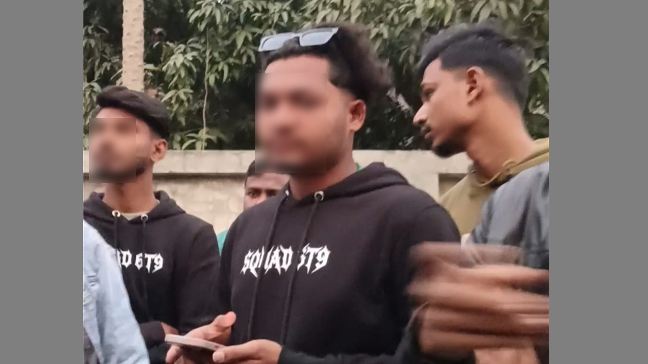 রাবি শিক্ষার্থীকে হেনস্তার পর ছিনতাইয়ের চেষ্টা, আটক ৫