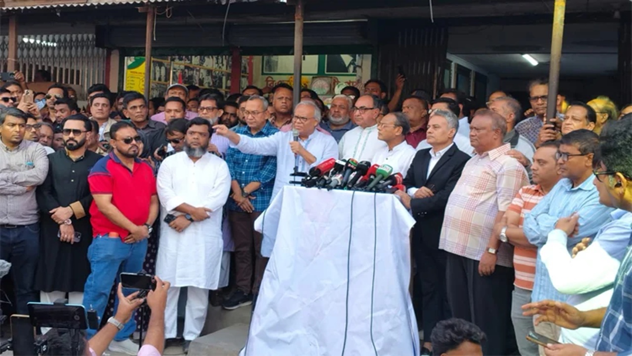 ওসমান হাদিকে গুলি: রিজভী আঙুল তুললেন জামায়াত-শিবিরের দিকে