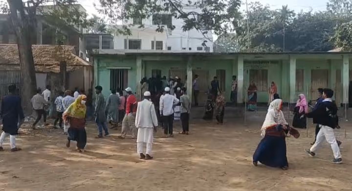 ব্রাহ্মণবাড়িয়ায় রুমিন ফারহানা ও জুনায়েদের সমর্থকদের মধ্যে মারামারি