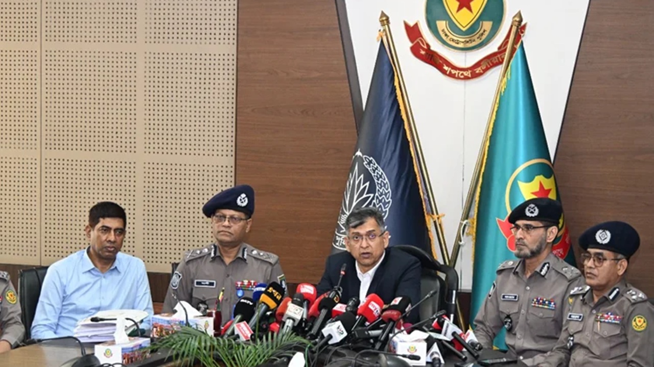 চাঁদাবাজ-সন্ত্রাসীদের তালিকা করে আইনের আওতায় আনা হবে: স্বরাষ্ট্রমন্ত্রী