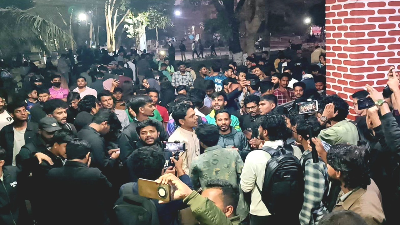 শাকসু নির্বাচন: উত্তাল শাবিপ্রবি, অবরুদ্ধ উপাচার্য