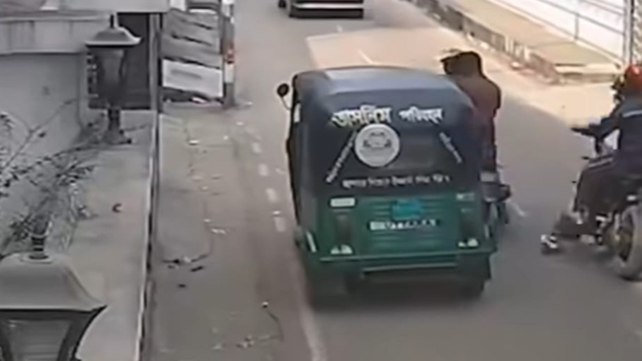 দিনে-দুপুরে অস্ত্র ঠেকিয়ে ছিনতাই, সিলেটে আতঙ্ক