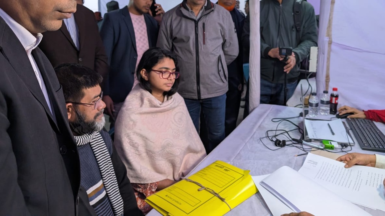 মনোনয়ন ফিরে পেতে ইসিতে তাসনিম জারা
