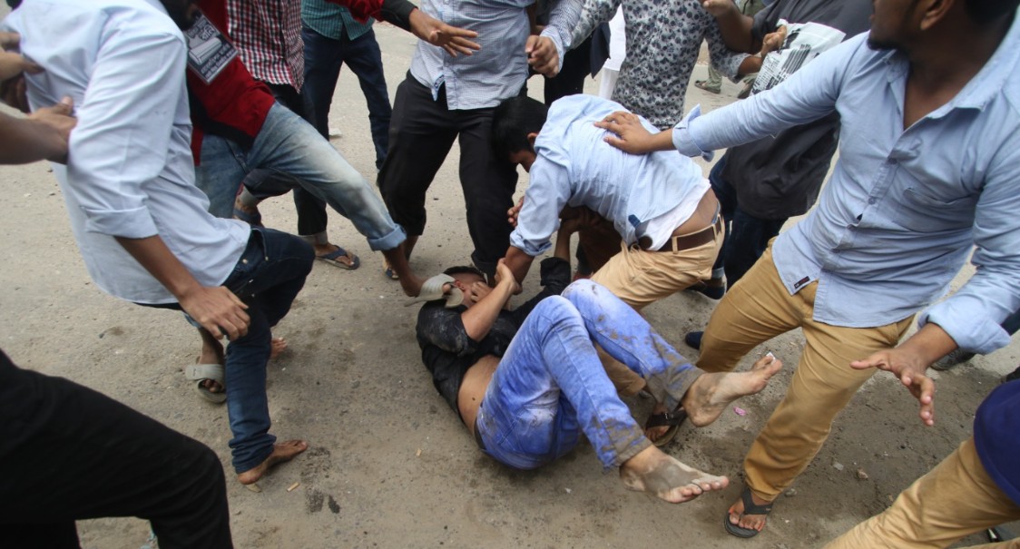 ২০১৮ সালের জুলাইয়ে সিলেট সিটি করপোরেশন নির্বাচনে সহিংসতা। ছবি: সুদীপ্ত সালাম
