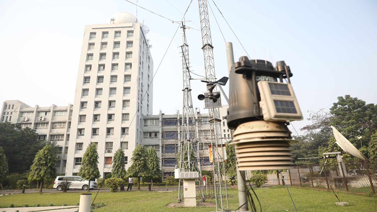 সকালেই রাজধানীতে ঝুম বৃষ্টি