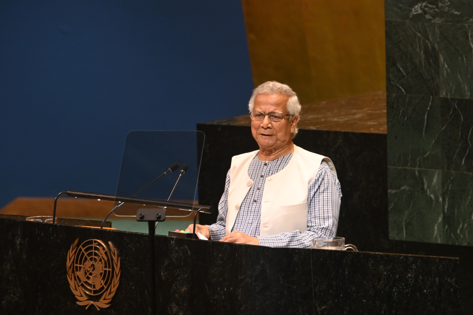 দক্ষিণ এশিয়া ও মধ্যপ্রাচ্যে অস্ত্রমুক্ত অঞ্চল প্রতিষ্ঠার আহ্বান প্রধান উপদেষ্টার