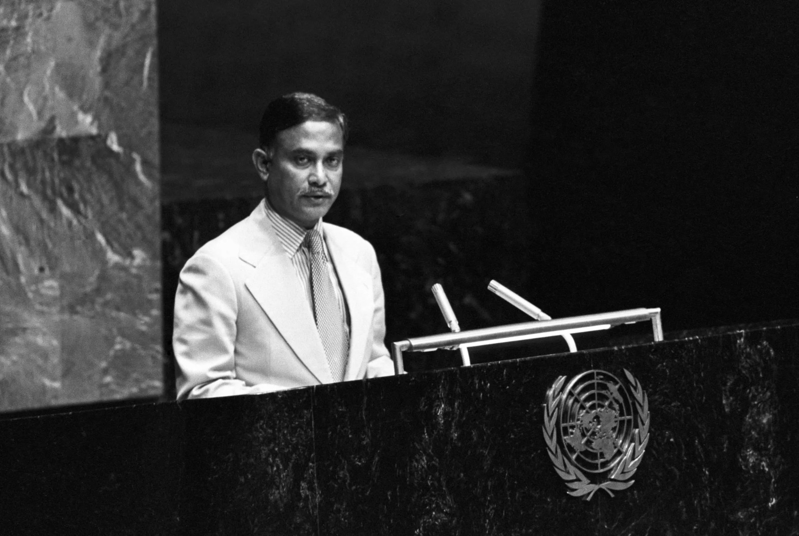 ‘একটি জাতির জন্ম’ ও দলীয় বাটখারায় ইতিহাস মাপা